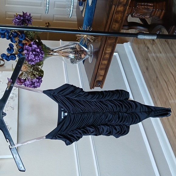 Misguided Slinky Black Ruched Front Bodysuit. Size 4 - Picture 6 of 17